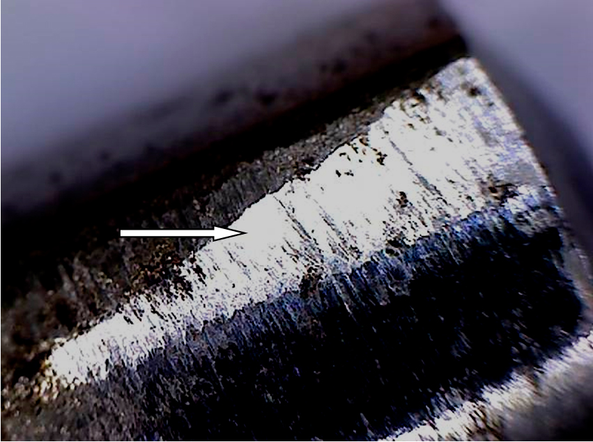 Фото 30. Стачивание металла ролика по краям. Вид через микроскоп – увеличение в 10 раз