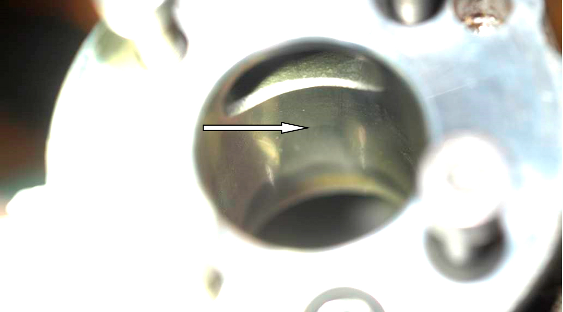Фото 7. Отсутствие повреждений в средней и верхней части корпуса (в колодце)  насоса в месте установки толкателя (стакана, поршня) плунжера