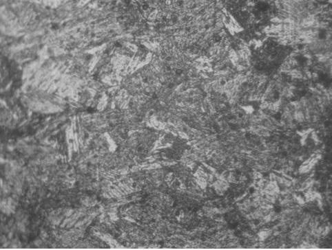 Фото 10. Микроструктура сварного шва представляет собой столбчатую форму кристаллов (тонкие дендриты со слабо развитыми осями второго порядка). Увеличение в 250 раз