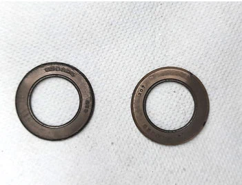 Фото 21. Отсутствуют механические повреждения на боковых защитных  уплотнителях