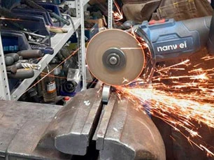 Фото 22. Разрезание внешнего кольца подшипника